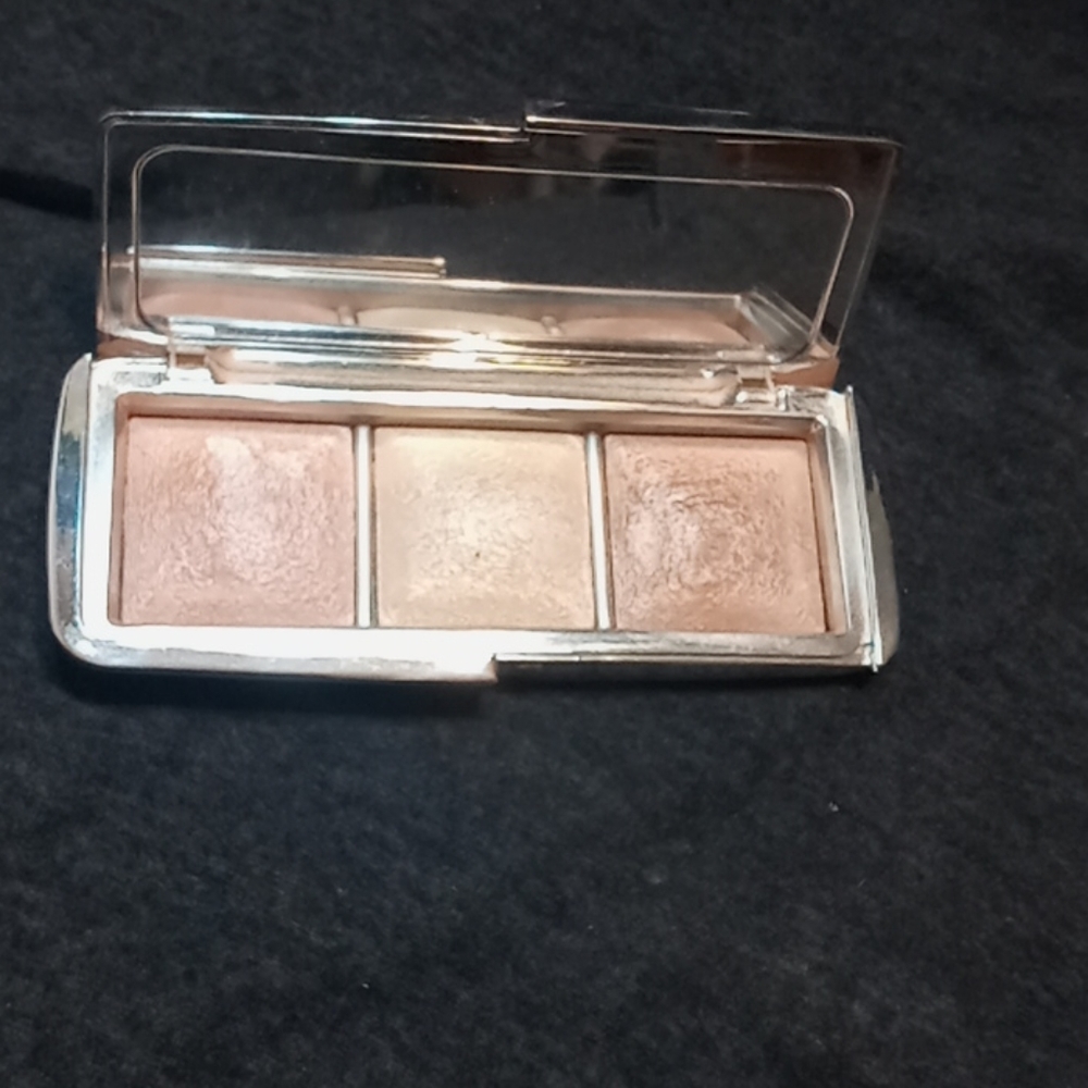 Hourglass ambient light palette
